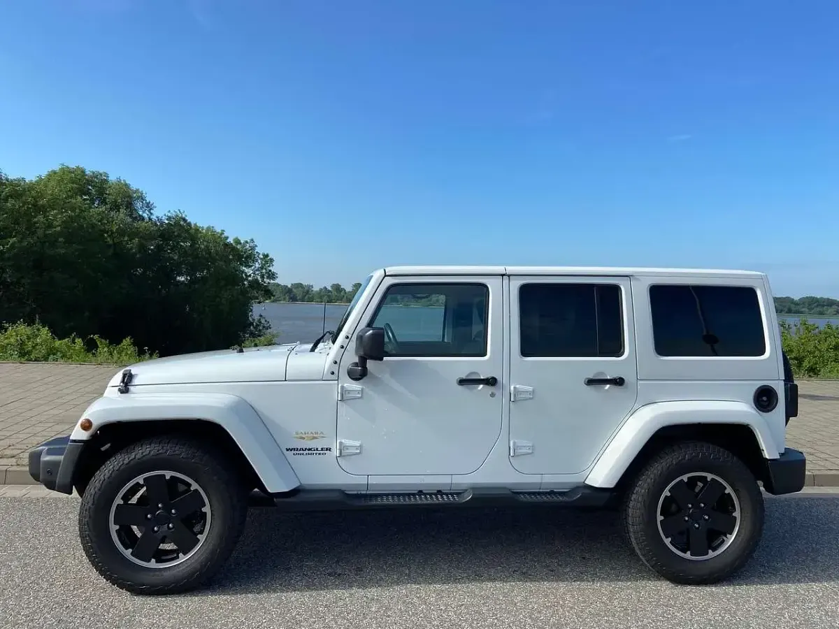 Gebraucht Jeep Wrangler Unlimited Sahara 200 PS (147 kW) 2014 Weiß SUV