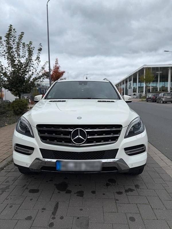 Weiß Gebraucht 2013 Mercedes ML350 SUV | 18.300 € (Fairer Preis) - Bild 1/4