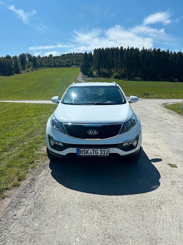Weiß Gebraucht 2015 Kia Sportage 2 SUV | 10.500 € - Bild 1/4