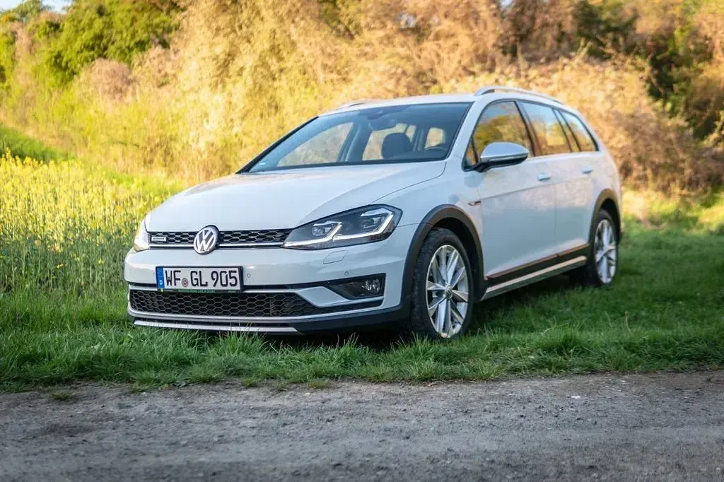 Gebraucht VW Golf Alltrack 150 PS (110 kW) 2019 Weiß Kombi
