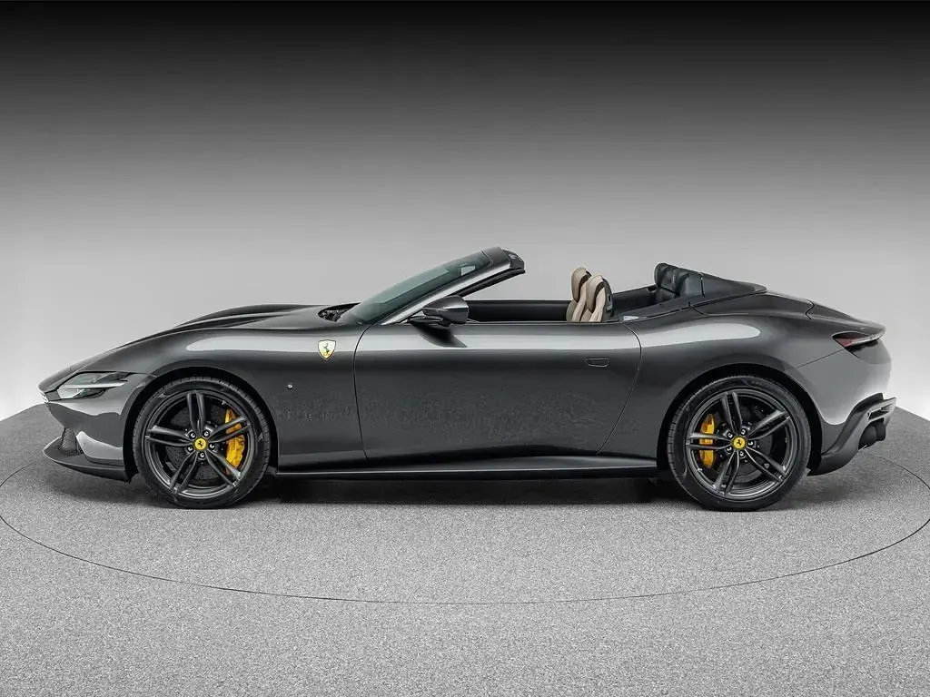 Gebraucht Ferrari Roma 620 PS (456 kW) 2025 Grau Cabrio