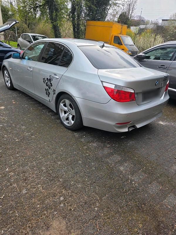Gebraucht BMW 520 163 PS (119 kW) 2006 Grau Limousine