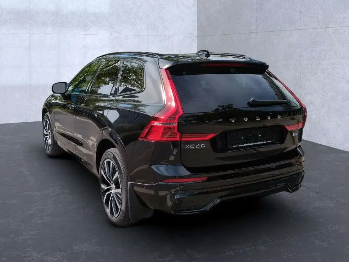 Second-hand Volvo XC60 Ultimate 197 CP (144 kW) 2024 Negru SUV