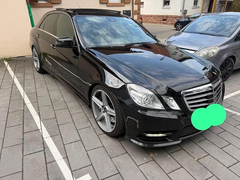 Gebraucht Mercedes E500 408 PS (300 kW) 2012 Schwarz Limousine