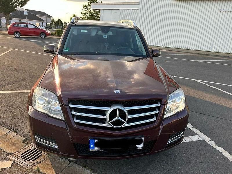 Rot Gebraucht 2011 Mercedes GLK350 SUV | 9.200 € (Fairer Preis) - Bild 1/4