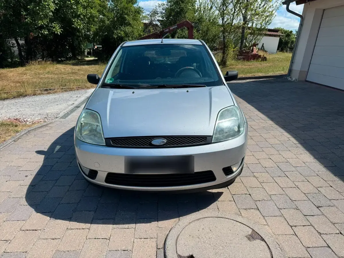 Gebraucht Ford Fiesta 80 PS (58 kW) 2004 Silber Kleinwagen