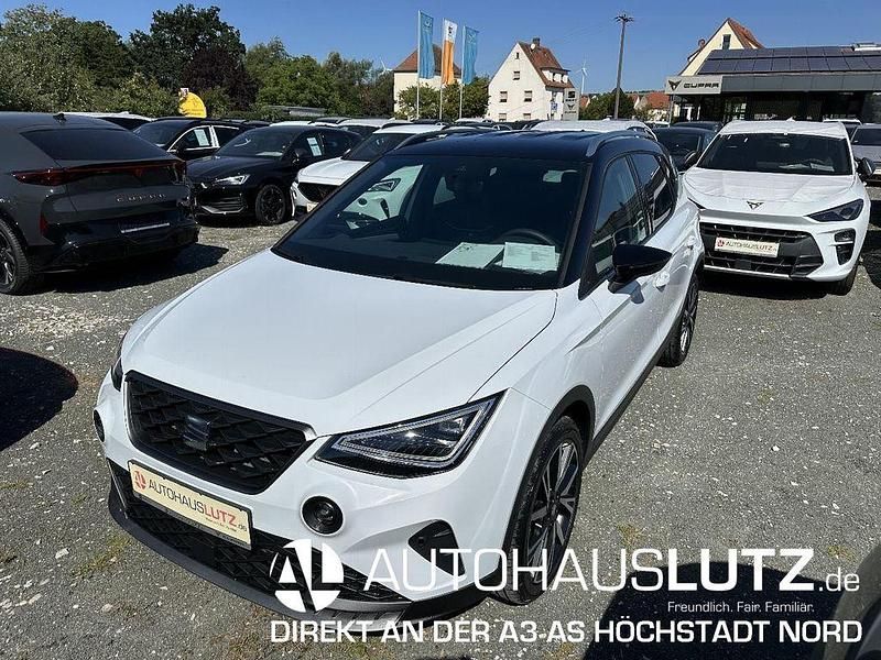 Nevada weiß schwarz metallic Gebraucht 2024 Seat Arona FR SUV | 25.424 € (Teuer) - Bild 1/4