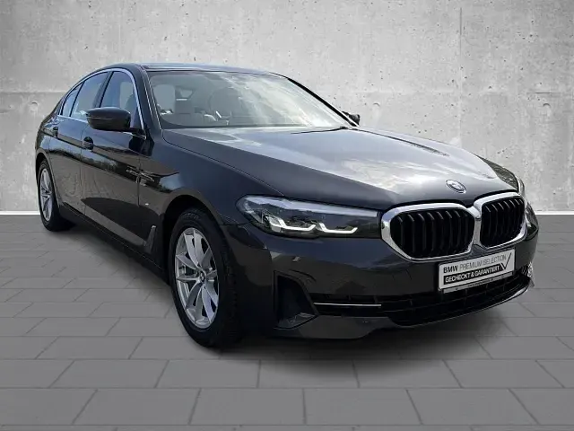 Gebraucht BMW 520 190 PS (139 kW) 2022 Grau Limousine