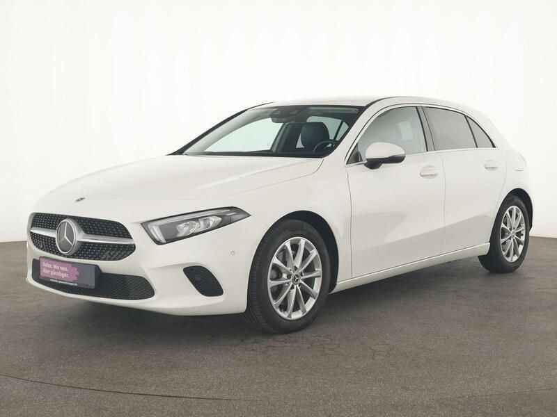 Polarweiss Gebraucht 2022 Mercedes A220 Progressive Limousine | 29.165 € (Fairer Preis) - Bild 1/4