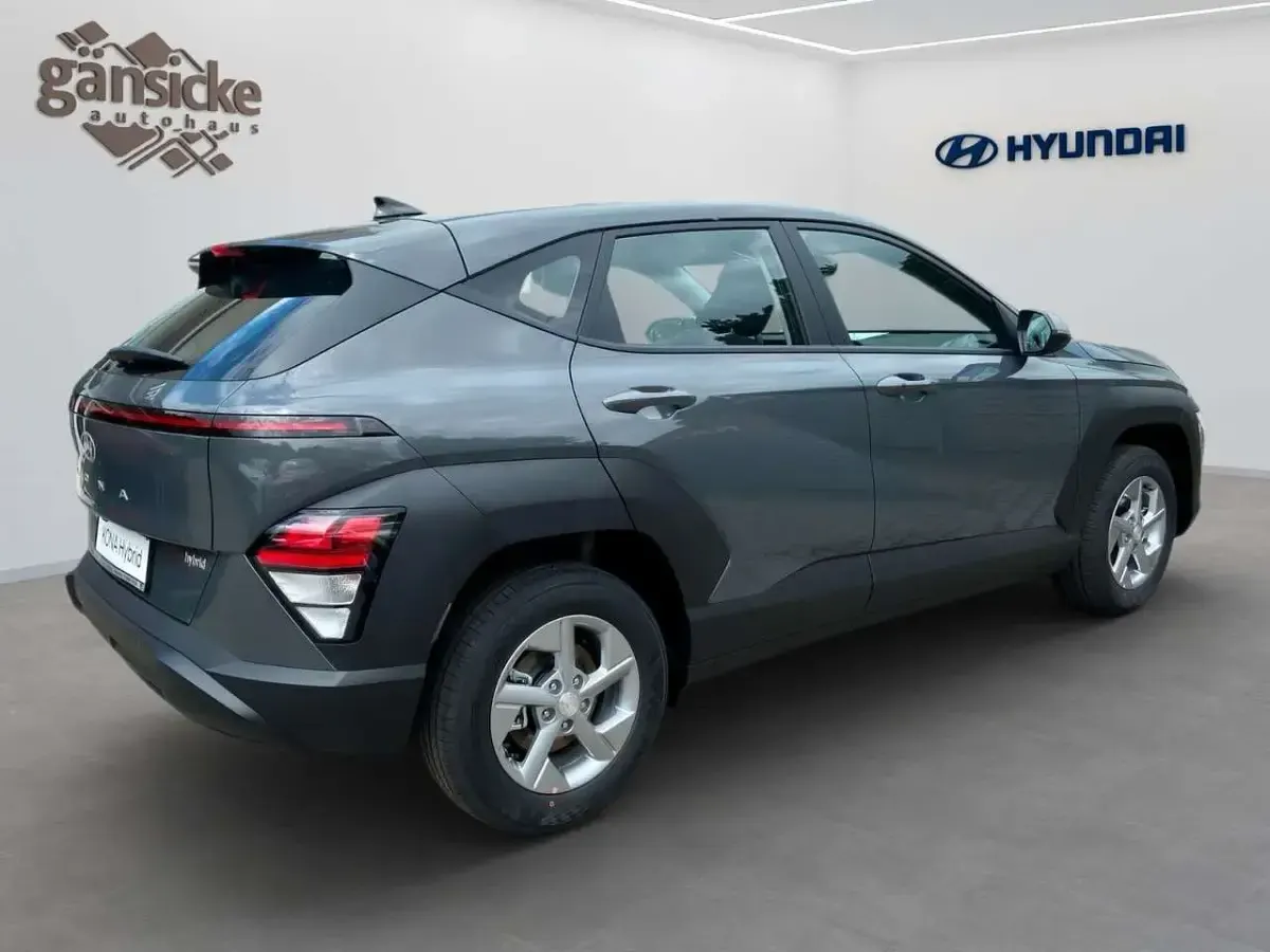 Neu Hyundai Kona Select 139 PS (102 kW) 2026 Gold SUV