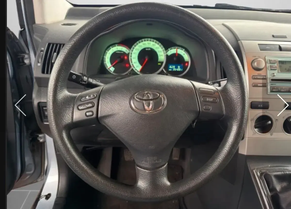Używany Toyota Corolla 110 KM (80 kW) 2005 Srebrny Kombi