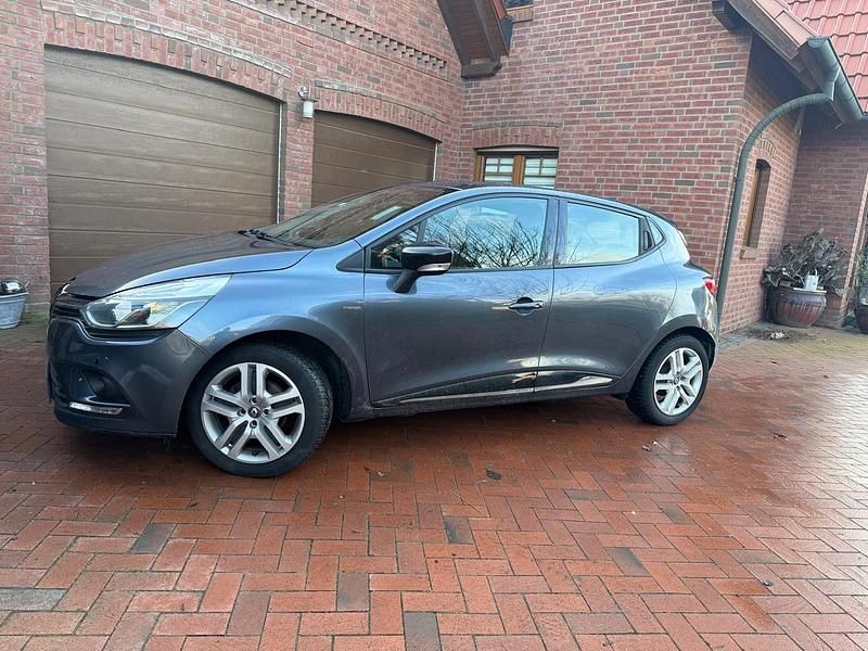 Grau Gebraucht 2018 Renault Clio IV LIMITED Kleinwagen | 7.700 € (Fairer Preis) - Bild 1/4