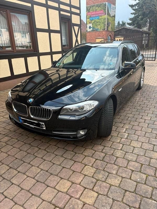 Gebraucht BMW 530 258 PS (189 kW) 2011 Schwarz Kombi