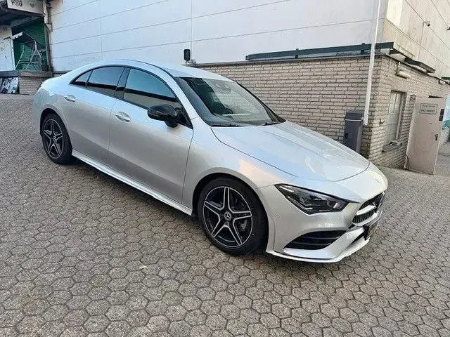 Gebraucht Mercedes CLA200 Sport 163 PS (119 kW) 2023 Iridiumsilber Coupé