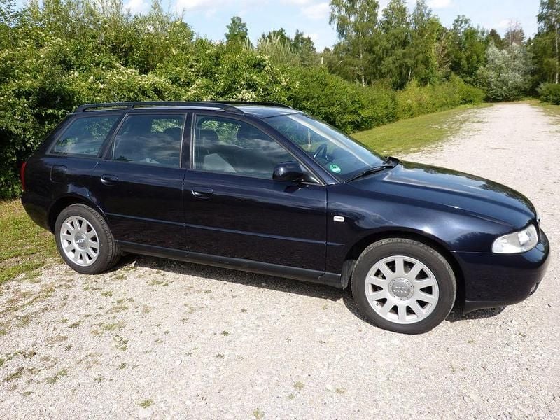 Blau Gebraucht 2001 Audi A4 Kombi | 1.000 € (Guter Preis) - Bild 1/4