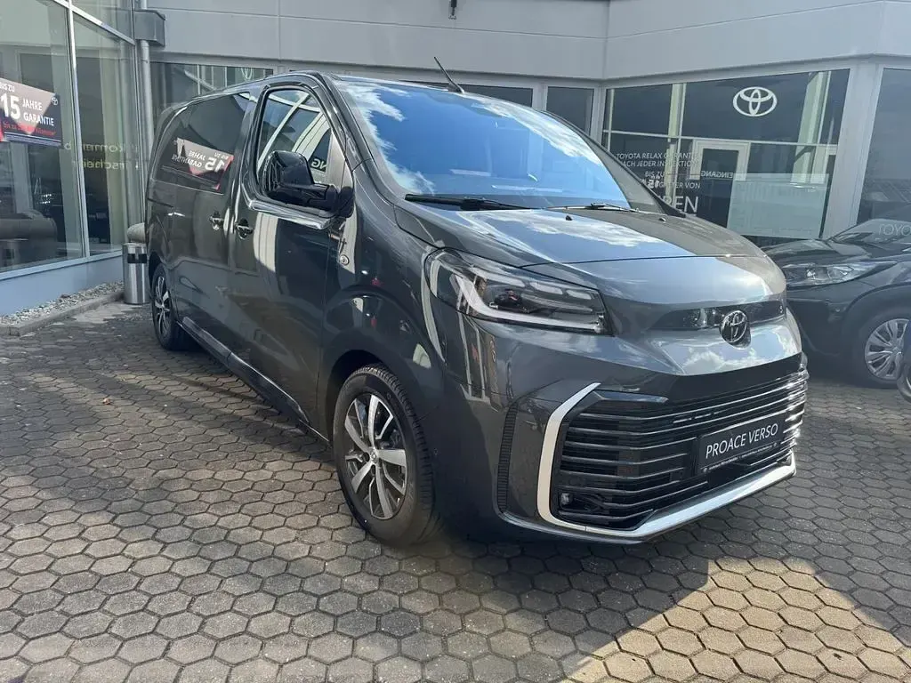 Neu Toyota Proace Verso 181 PS (133 kW) 2026 Grau Kombi