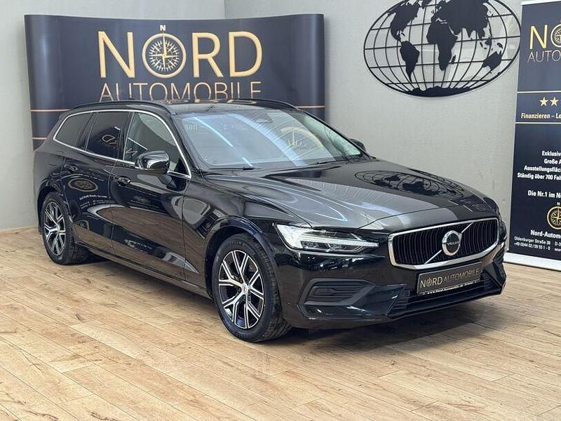 Gebraucht Volvo V60 Core 163 PS (119 kW) 2023 Onyx black (metallic) Kombi