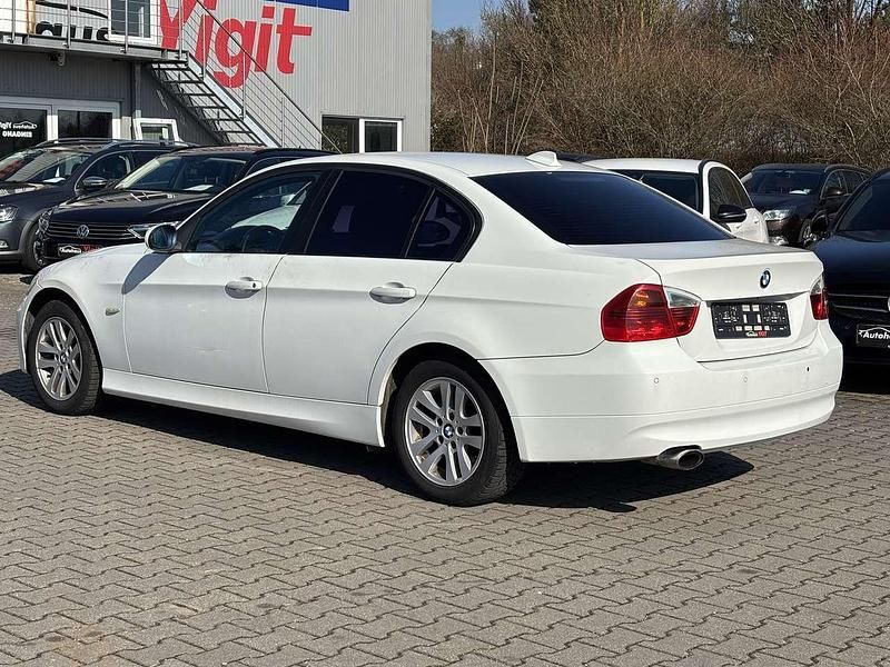 Gebraucht BMW 318 143 PS (105 kW) 2010 Alpinweiss iii Limousine