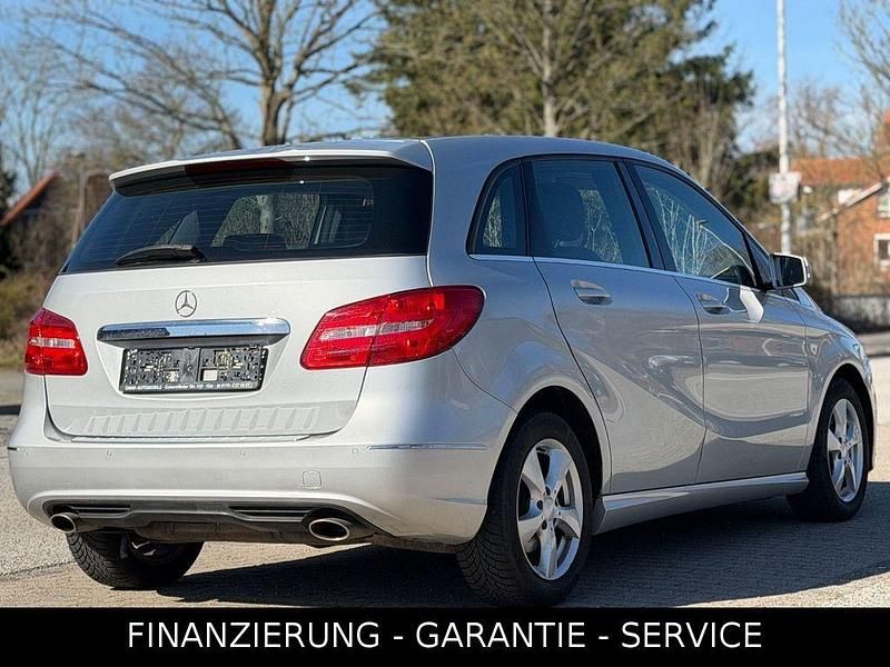 Gebraucht Mercedes B200 156 PS (114 kW) 2013 Silber Van / Kleinbus