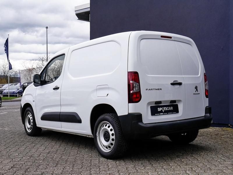 Gebraucht Peugeot Partner Premium 99 PS (72 kW) 2019 Schneeweiß Van / Kleinbus