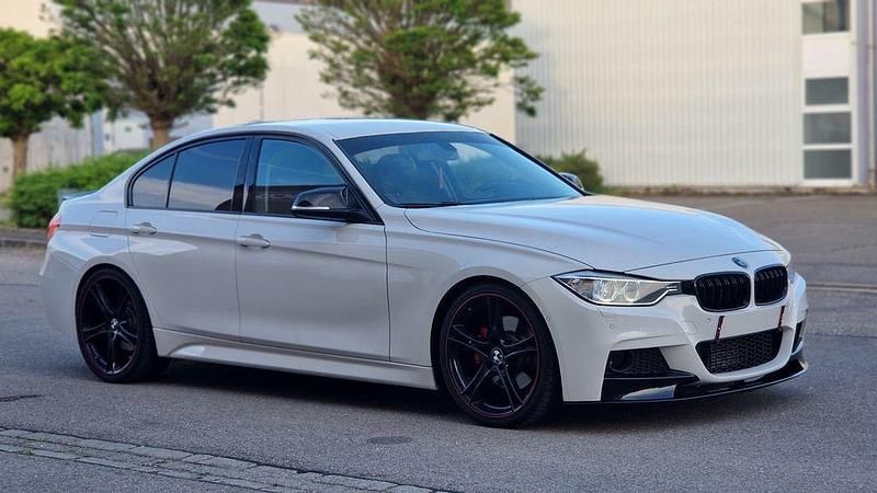 Weiß Gebraucht 2013 BMW 328 Sport Line Limousine | 17.000 € - Bild 1/4