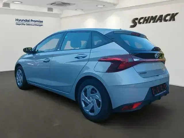 Gebraucht Hyundai i20 Select 101 PS (74 kW) 2021 Silber Kleinwagen