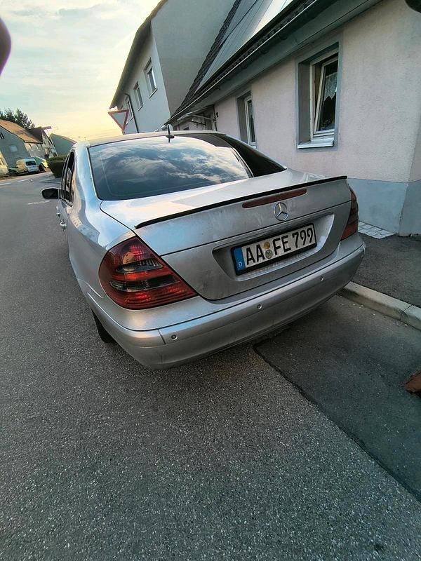 Second-hand Mercedes E220 177 CP (130 kW) 2006 Maro Hatchback