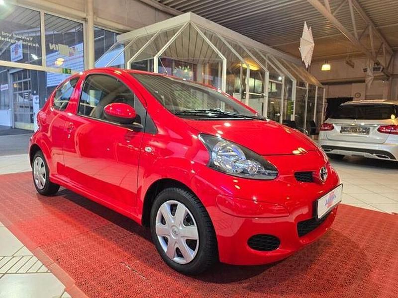 Rot Gebraucht 2011 Toyota Aygo Cool Kleinwagen | 7.900 € (Teuer) - Bild 1/4