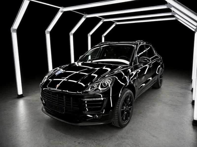 Second-hand Porsche Macan Basis 252 CP (185 kW) 2018 Negru SUV