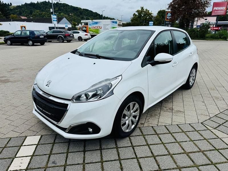 Gebraucht Peugeot 208 Active 82 PS (60 kW) 2016 Weiß Kleinwagen