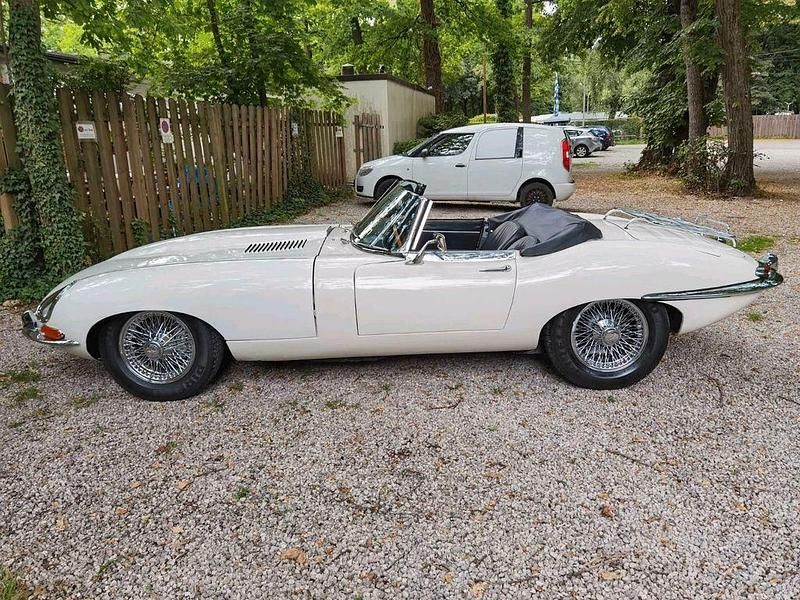 Gebraucht Jaguar E-Type 264 PS (194 kW) 1968 Weiß Cabrio