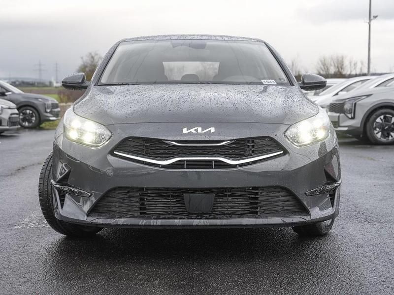 Neu Kia Ceed Vision 140 PS (102 kW) 2026 Silber lunarsilber metallic Kleinwagen