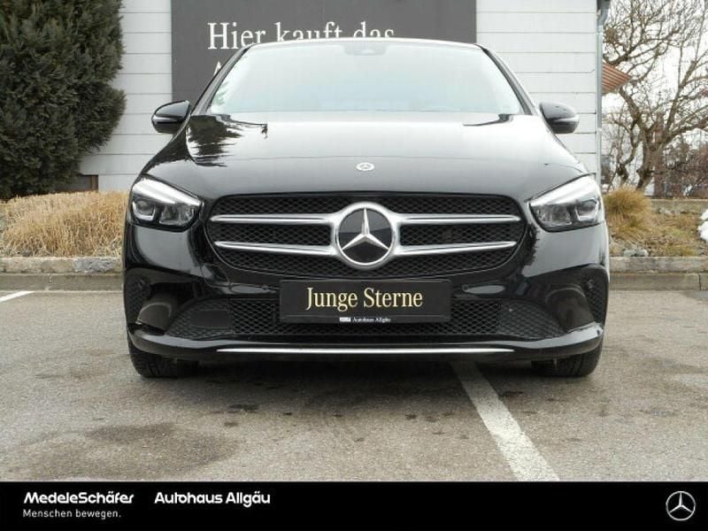 Gebraucht Mercedes E250 160 PS (117 kW) 2022 Unilack nachtschwarz Limousine