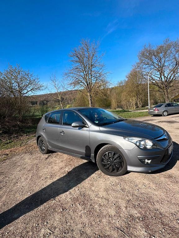 Gebraucht Hyundai i30 Classic 90 PS (66 kW) 2011 Grau Limousine