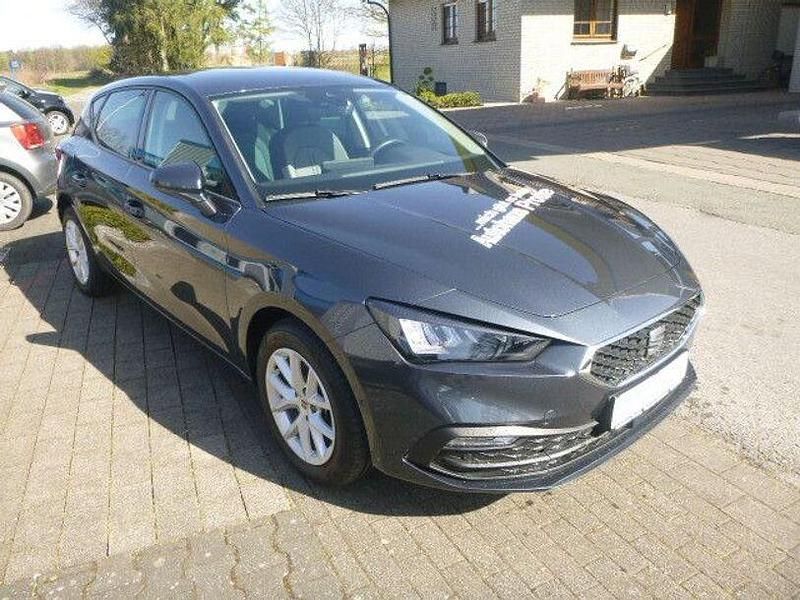 Gebraucht Seat Leon Style 131 PS (96 kW) 2024 "magnetic tech" Limousine