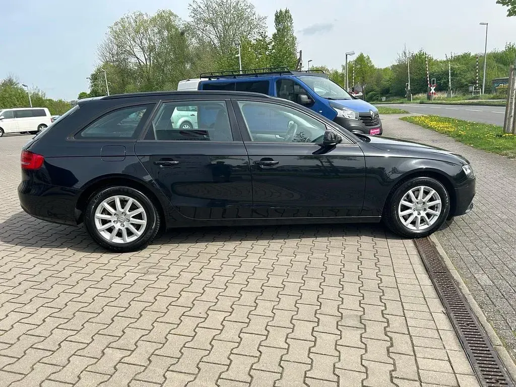 Gebraucht Audi A4 Attraction 120 PS (88 kW) 2013 Schwarz Kombi