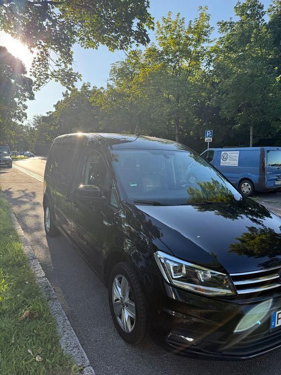 Schwarz Gebraucht 2019 VW Caddy Maxi Highline Van / Kleinbus | 10.600 € (Fairer Preis) - Bild 1/4