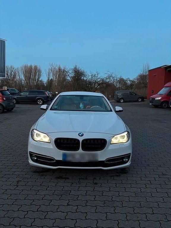 Gebraucht BMW 530 258 PS (189 kW) 2014 Weiß Limousine