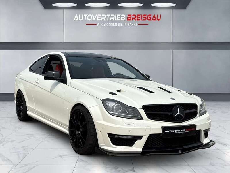 Weiß Gebraucht 2011 Mercedes C63 AMG AMG Coupé | 77.490 € - Bild 1/4