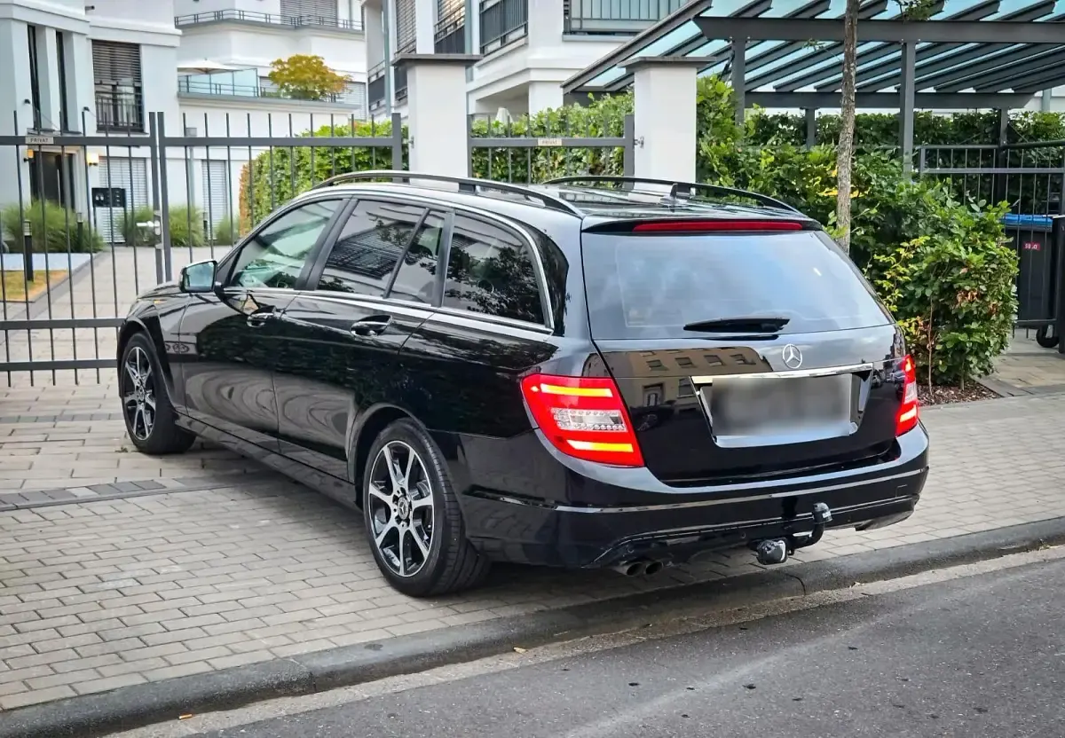 Gebraucht Mercedes C180 156 PS (114 kW) 2014 Schwarz Kombi