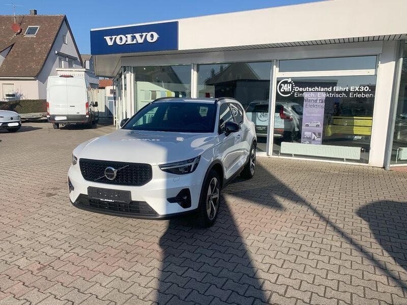 Weiß Neu 2025 Volvo XC40 Plus SUV | 54.139 € - Bild 1/4