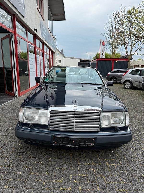 Gebraucht Mercedes E300 Sportline 220 PS (161 kW) 1992 Blau Cabrio