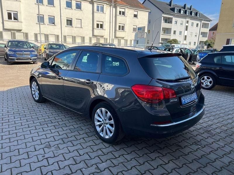 Gebraucht Opel Astra Style 140 PS (102 kW) 2015 Grau Kombi