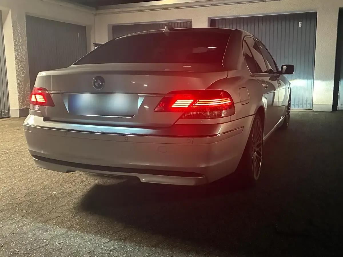 Gebraucht BMW 730 235 PS (172 kW) 2007 Silber Limousine