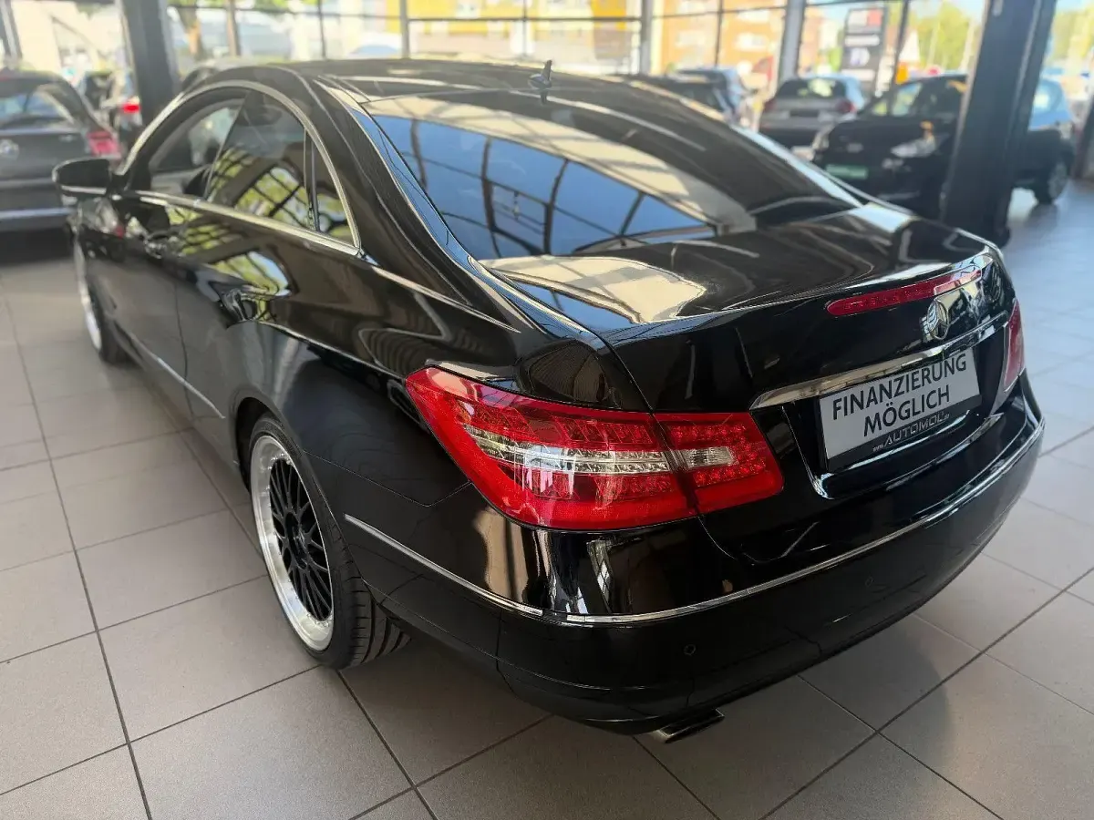 Gebraucht Mercedes E250 204 PS (150 kW) 2009 Schwarz Limousine