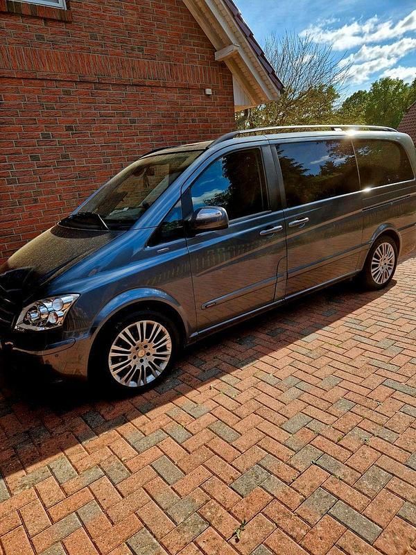Grau Gebraucht 2014 Mercedes Viano Edition Van / Kleinbus | 21.900 € (Teuer) - Bild 1/4