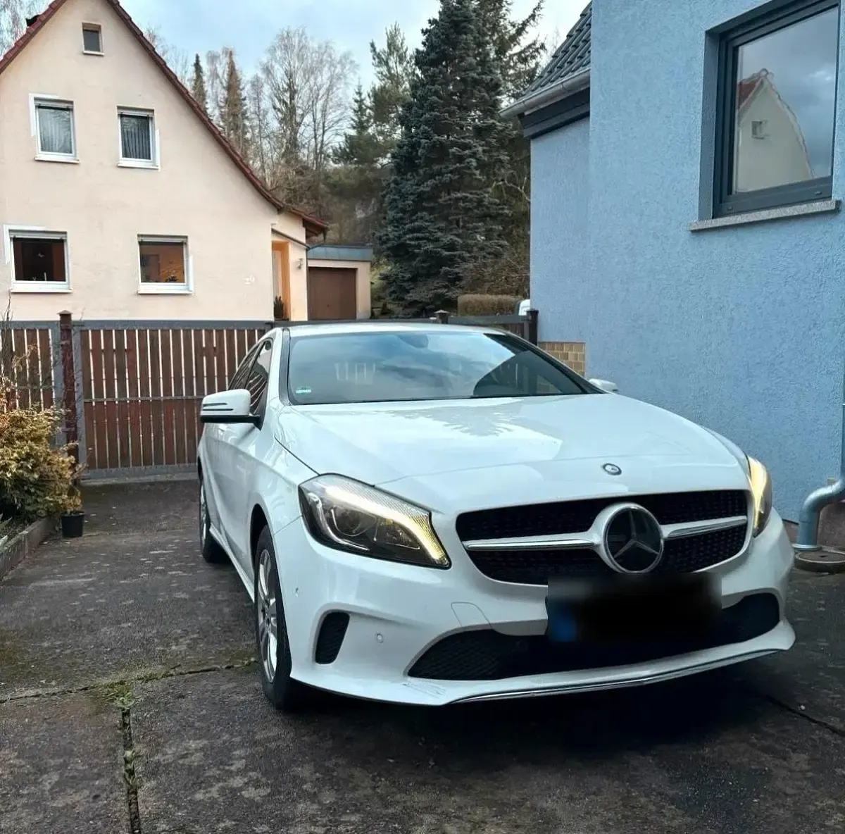Gebraucht Mercedes A200 136 PS (100 kW) 2016 Weiß Kleinwagen