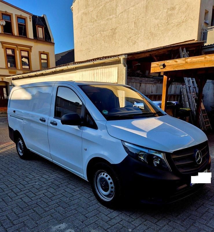 Weiß Gebraucht 2017 Mercedes Vito Van / Kleinbus | 11.900 € (Superpreis) - Bild 1/4