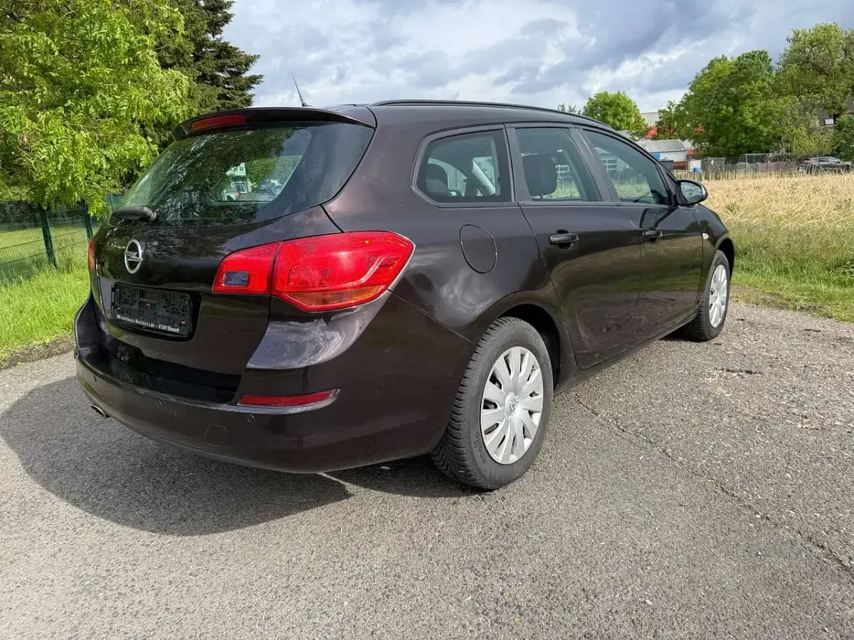 Gebraucht Opel Astra Selection 120 PS (88 kW) 2012 Braun Kombi