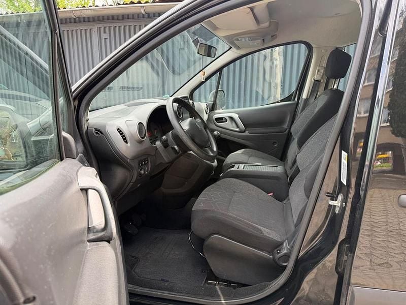 Usado Peugeot Partner Tepee Active 110 CV (80 kW) 2017 Negro Monovolumen